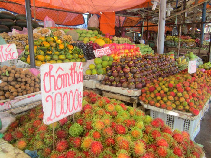 Chợ Gò Vấp (quận Gò Vấp) các loại trái cây được nhập về hơn ngày thường nhưng bán khá chậm Chợ Gò Vấp (quận Gò Vấp) các loại trái cây được nhập về hơn ngày thường nhưng bán khá chậm