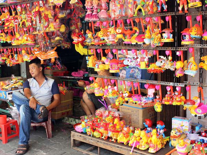 Lồng đèn Trung Quốc luôn trong tình trạng ế ẩm. Lồng đèn Trung Quốc luôn trong tình trạng ế ẩm.