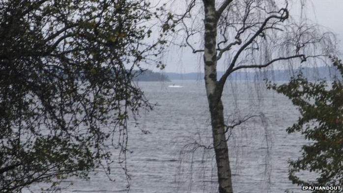 Bức ảnh được cho là một tàu ngầm của Nga công bố hôm 19-10. Ảnh: EPA
