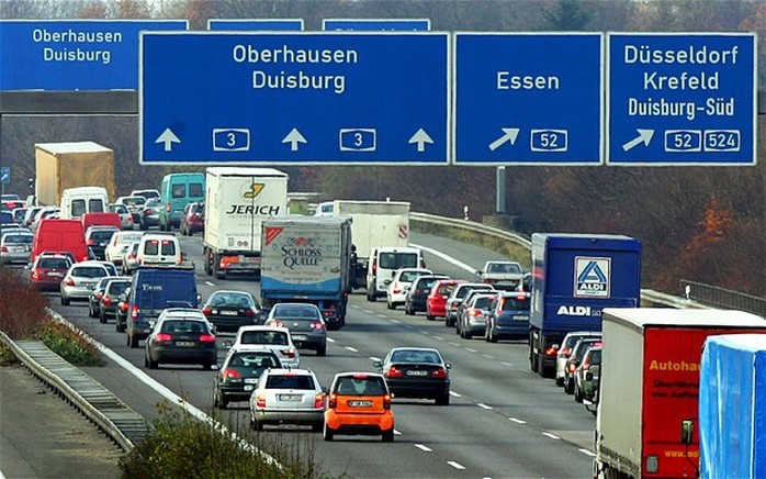 Hơn 700 tài xế Đức trở thành mục tiêu cho Tay bắn tỉa xa lộ. Ảnh: FXC News