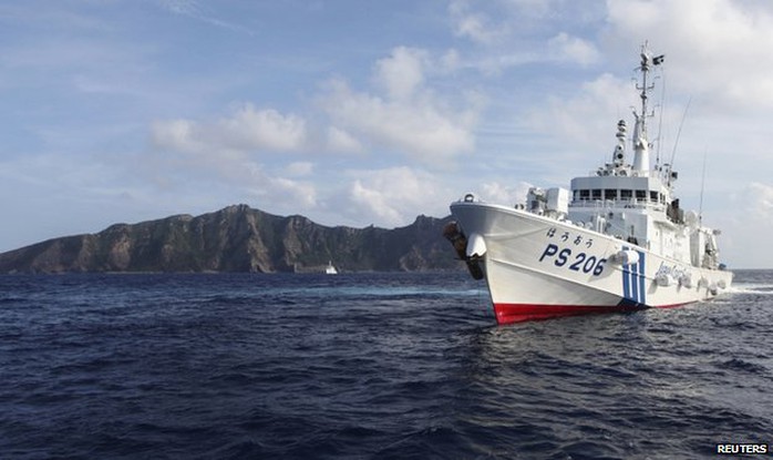 Tầu bảo vệ bờ biển Nhật Bản tuần tra gần quần đảo Senkaku/Điếu Ngư. Ảnh: Reuters