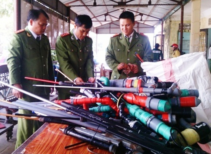 Số lượng lớn súng cồn được Công an huyện Quảng Xương thu giữ