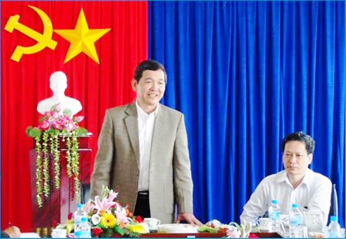  Ông Lê Thanh Phương (đầu tiên bên phải), Giám đốc Sở TT-TT Phú Yên đang bị đề nghị kỷ luật nghiêm minh về đảng và pháp luật do nhiều sai phạm về tài chính