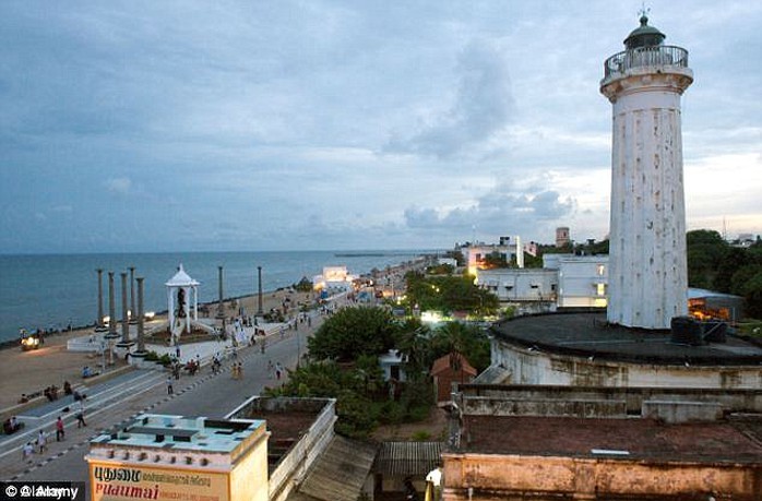 Bãi biển Puducherry, Ấn Độ, nơi cô gái bị 2 người đàn ông bắt cua cưỡng hiếp. Ảnh: Alamy