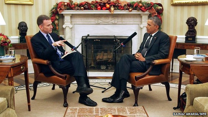 Tổng thống Mỹ Barack Obama (phải) trong cuộc phỏng vấn với đài NPR. Ảnh: NPR
