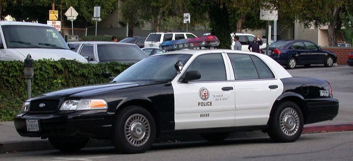 Lực lượng cảnh sát TP Los Angeles tuần tra sau vụ nổ súng hàng loạt hôm 24-8. Ảnh: Liberty Voice