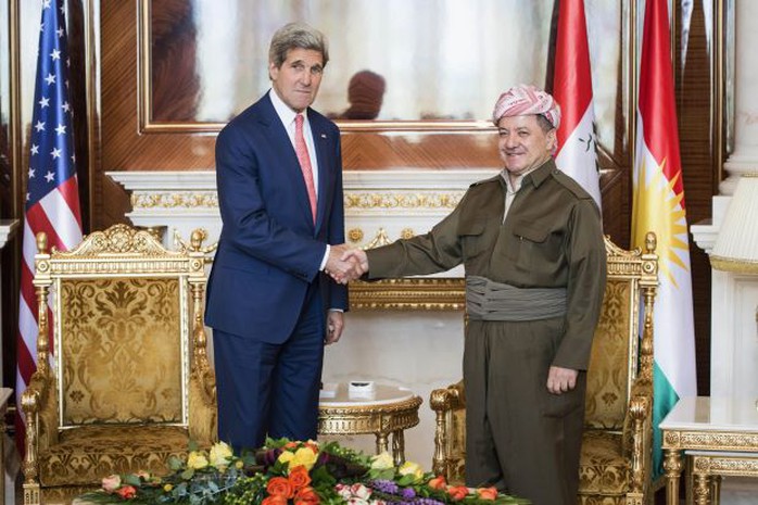 Tổng thống người Kurd Massoud Barzani (phải) tiếp Ngoại trưởng Mỹ John Kerry tại Arbil, thủ phủ của khu tự trị Kurdistan phía Bắc Iraq hôm 24-6. Ảnh: Reuters