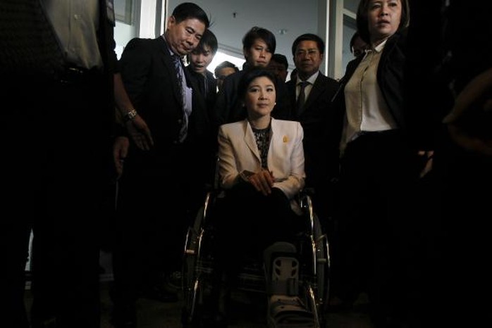 Thủ tướng Yingluck đến văn phòng NACC từ Văn phòng Thư ký thường trực Quốc phòng hôm 31-3. Ảnh: Reuters
