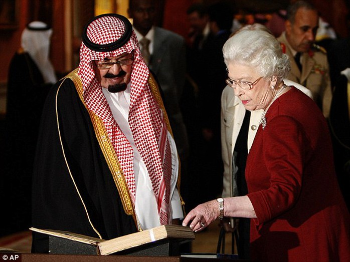 Quốc vương Abdullah của Ả Rập Saudi (trái). Ảnh: AP