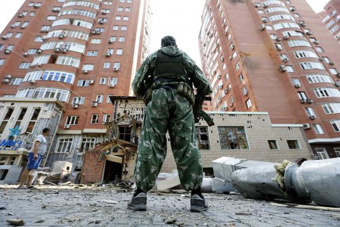 Donetsk tan hoang sau các cuộc tấn công của quân đội Ukraine hôm 7-8. Ảnh: Reuters