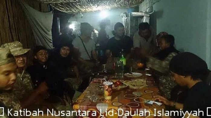 Bức hình của đơn vị Katibah Nusantara Lid Daulah Islamiyyah được một thành viên đăng tải lên Facebook. Ảnh: Facebook