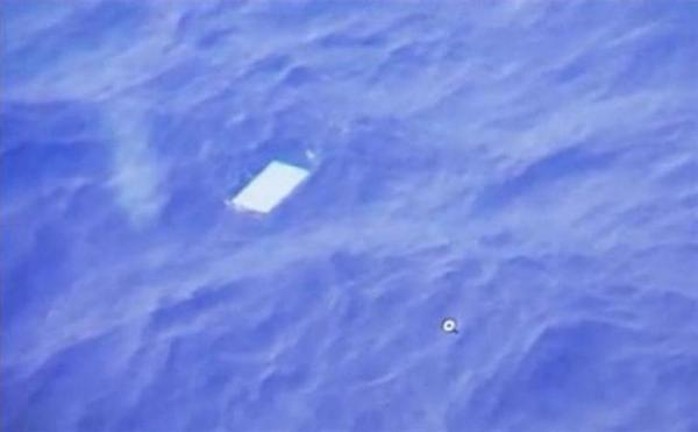 Các vật thể phát hiện trên biển không phải là mảnh vỡ từ chuyến bay MH370. Ảnh: Reuters