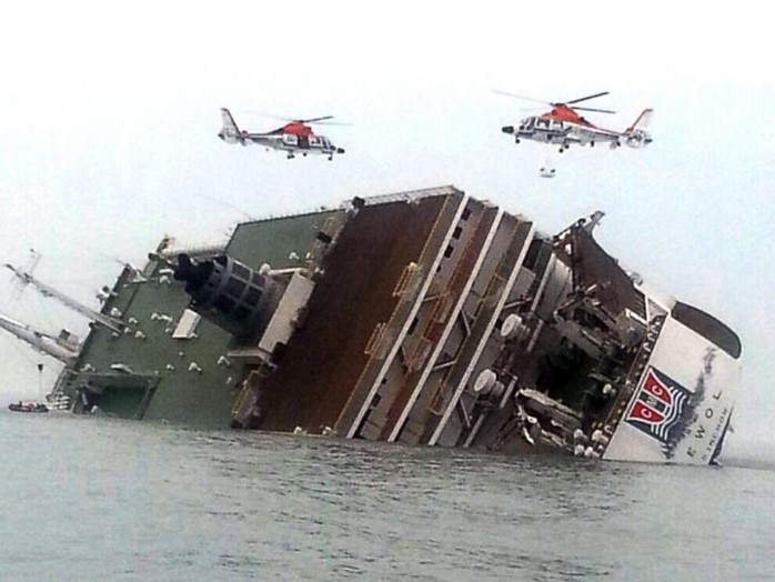 Chiếc phà bị chìm ngoài khơi biển Hàn Quốc hôm 16-4. Ảnh: Yonhap
