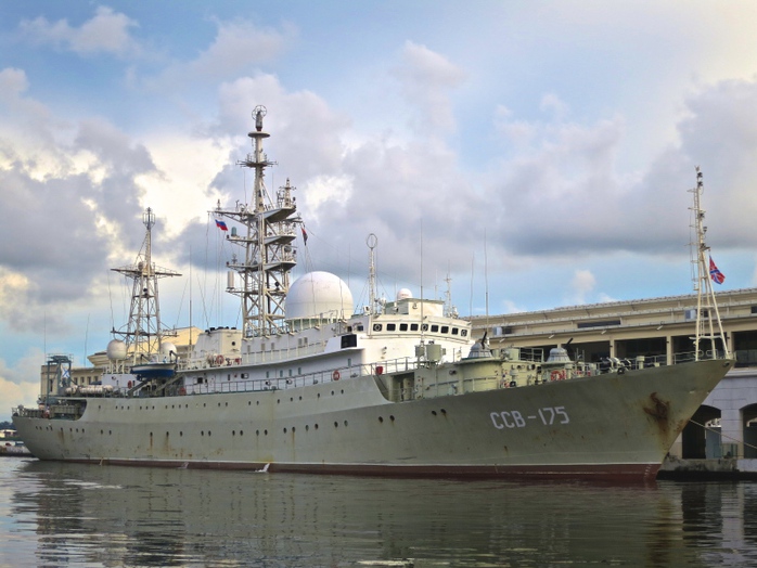 Tàu gián điệp Viktor Leonov CCB-175 của Nga vừa cập cảng Havana. Ảnh: Ships Potting