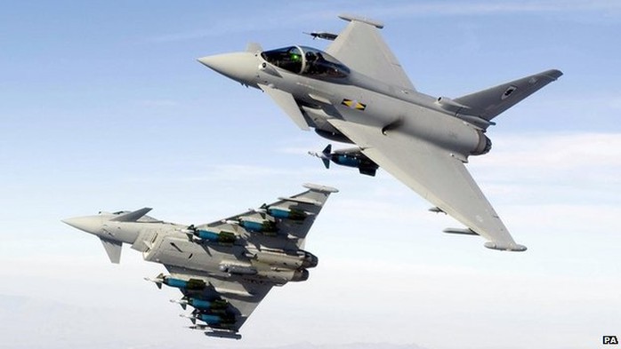 Chiến đấu cơ Typhoon xuất phát từ căn cứ RAF Leuchars ở Scotland. Ảnh: PA