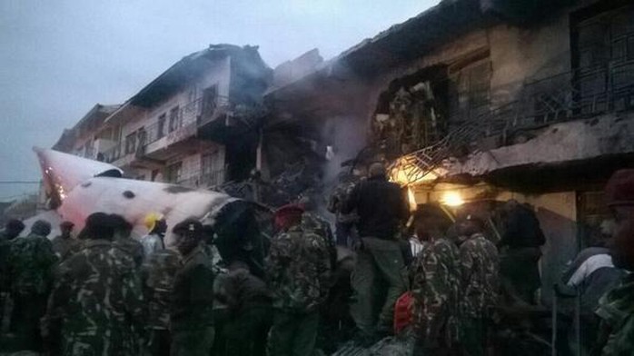 Chiếc máy bay vận tải gặp nạn ở Kenya hôm 2-7. Ảnh: Twitter