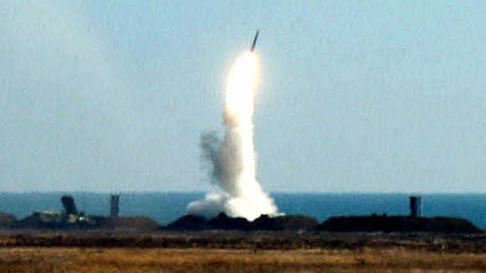 Một tên lửa S-300 của Ukraine phóng năm 2001. Ảnh: Reuters