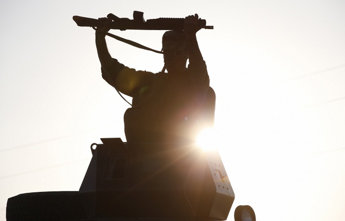 Lực lượng người Kurd và IS đang giằng co quyết liệt ở thị trấn Kobane. Ảnh: AP
