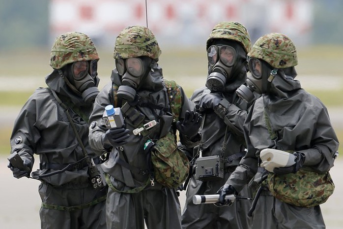 Lực lượng phòng vệ Nhật Bản (SDF) tham gia các bài tập vũ khí hạt nhân và sinh hóa học. Ảnh: Reuters