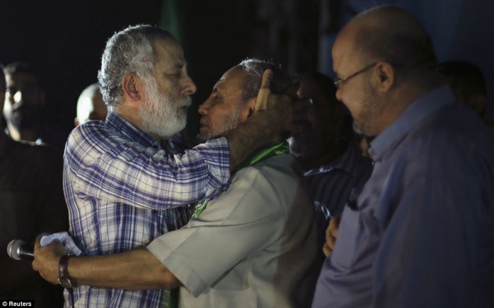 Embrace: Senior Hamas leader Mahmoud Al-Zahar (centre), appearing for the first time since the start of the conflict hugs senior Islamic Jihad leader Mohammed al-Hindi