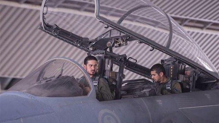 Hoàng tử Khaled bin Salman của Ả Rập Saudi là một trong 8 phi công tham gia không kích IS tại Syria. Ảnh: Twitter