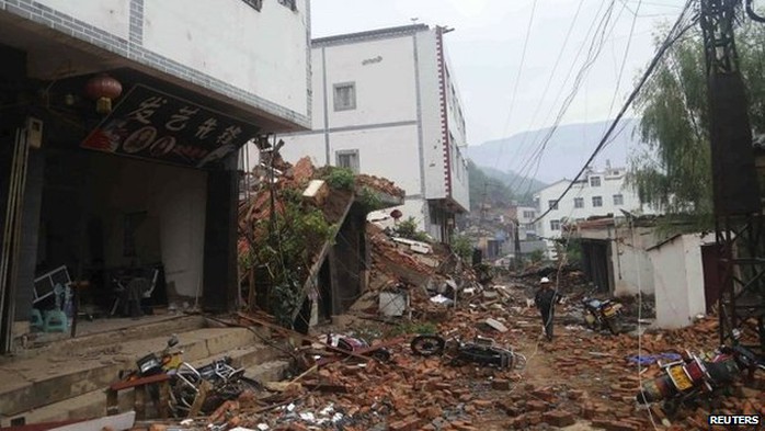 Quang cảnh hoang tàn sau trận động đất. Ảnh: Reuters