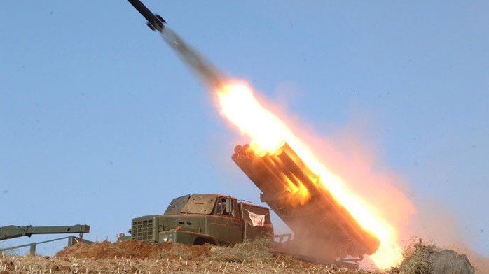 Triều Tiên bắn tên lửa trong một cuộc thử nghiệm. Ành: Reuters/KCNA