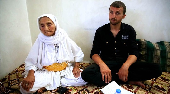 Anh Assad Haig và người bà 84 tuổi của mình. Ảnh: Global Post