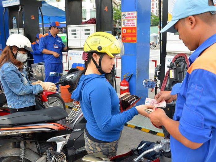 Dự thảo nghị định mới về kinh doanh xăng dầu khiến nhiều người lo ngại là nới quyền cho doanh nghiệp. Ảnh: TẤN THẠNH