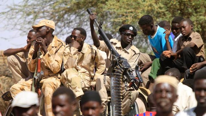 Hai bộ lạc Messiria và Salamat đụng độ tại khu vực Um Dokhon, bang Darfur. Những cuộc chiến sắc tộc vẫn nổ ra vì tranh chấp đất đai và dầu mỏ ở Sudan. Ảnh: Indileak