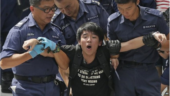 Bắc Kinh vẫn chưa can thiệp vào cuộc biểu tình ở Hồng Kông mà để chính quyền đặc khu tự giải quyết. Ảnh: AP