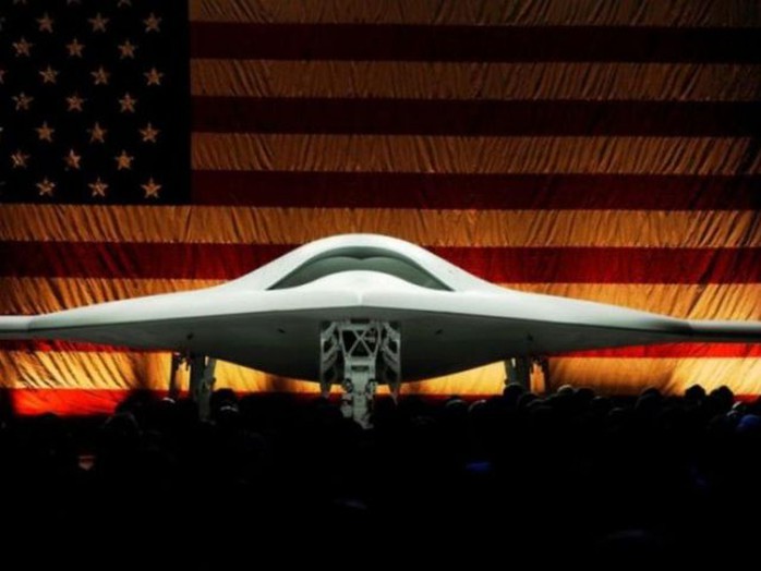 Máy bay chiến đấu X-47B hoạt động trên tàu sân bay. Ảnh: U.S Navy