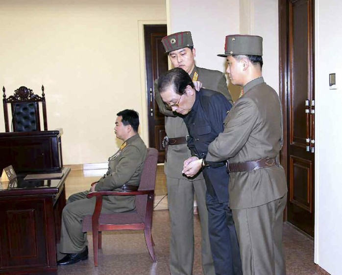 Sau cái chết của nhiếp chính Jang Song-thaek, Triều Tiên tiếp tục cuộc thanh trừng đối với người thân và đồng minh của ông. Ảnh: Reuters/Yonhap