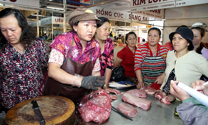 Các tiểu thương chợ mới Đà Lạt phản ánh việc chủ lò mổ đột ngột ngừng cung cấp thị heo