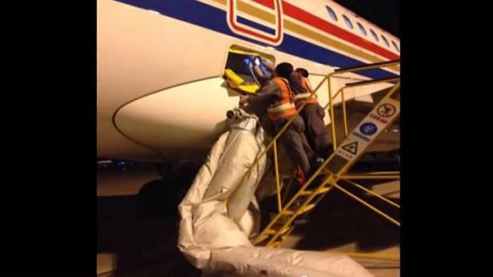 A Chinese passenger on a China Eastern flight caused a two-hour delay when he attempted to get off the plane faster by using the emergency exit. -- PHOTO: SCREENGRAB FROM YOUTUBE 