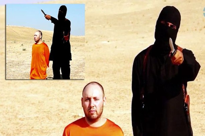 Tên sát thủ áo đen được cho là rapper người Anh Jihadi John (trái) khó bảo toàn tính mạng sau những hành động man rợ của mình. 