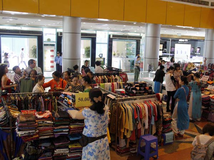 Các mặt hàng vẫn còn được bán giảm giá trong nhiều ngày tới, đặc biệt trong tháng khuyến mãi từ ngày 1 đến 30-9 Các mặt hàng vẫn còn được bán giảm giá trong nhiều ngày tới, đặc biệt trong tháng khuyến mãi từ ngày 1 đến 30-9