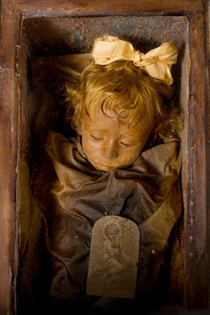 Bé gái 2 tuổi người Ý Rosalia Lombardo chết từ năm 1920 