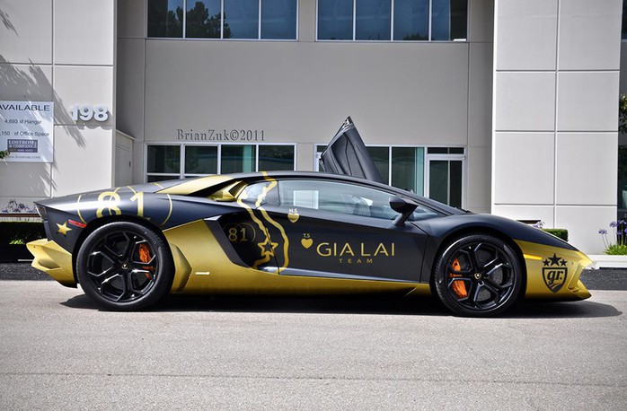 Siêu xe Lamborghini Aventador trị giá hơn 400.000 USD màu vàng đen dẫn đầu đội Gia Lai Team tham dự Goldrush Rally 2014 Siêu xe Lamborghini Aventador trị giá hơn 400.000 USD màu vàng đen dẫn đầu đội Gia Lai Team tham dự Goldrush Rally 2014