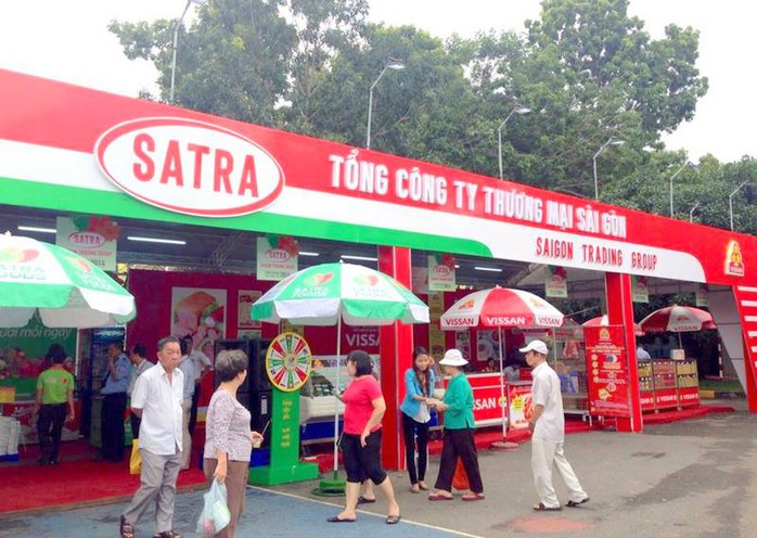 Ngo&ocirc;i nh&agrave; chung SATRA thu h&uacute;t đ&ocirc;ng đảo kh&aacute;ch h&agrave;ng đến tham quan, mua sắm