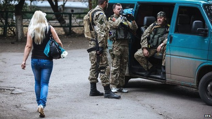 Binh lính Ukraine tại miền Đông nước này. Ảnh: EPA
