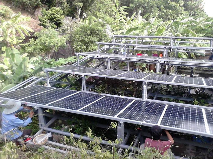 Lắp đặt pin năng lượng mặt trời cho Trạm Biên phòng bán đảo Sơn Chà, tỉnh Thừa Thiên - Huế Ảnh: SOLARBK