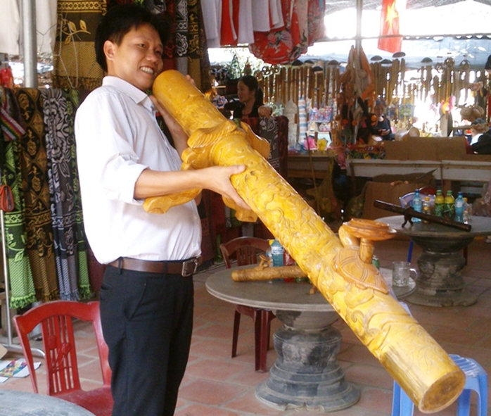 Ngắm những chiếc điếu cày được cho là khủng nhất Việt Nam.