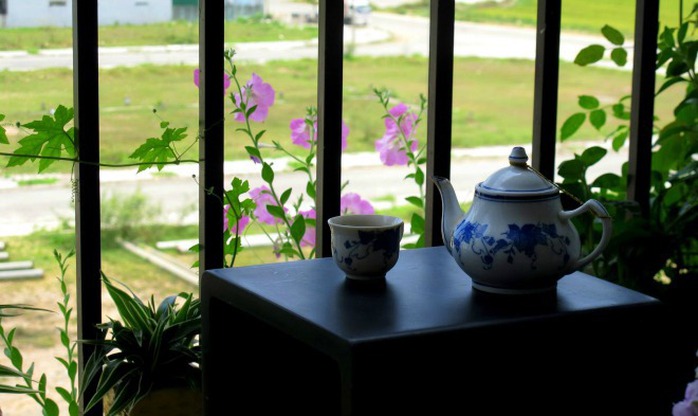Những chậu hoa xinh xắn giúp ban công đẹp hơn, tạo ra một góc đọc sách thú vị. Những chậu hoa xinh xắn giúp ban công đẹp hơn, tạo ra một góc đọc sách thú vị.