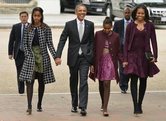 con gái lớn Malia, Tổng thống Obama, Sasha và bà Michelle. Ảnh: (Reuters)