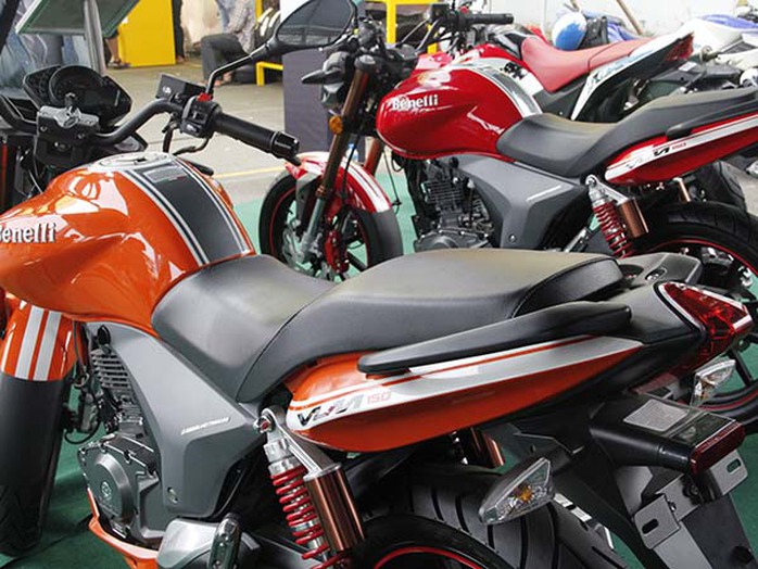 Dòng xe dưới Benelli dưới 175 cc VLM 150 được thiết kế thời trang và mạnh mẽ. Ưu điểm tiết kiệm nhiên liệu, thân thiện với môi trường. Dòng xe dưới Benelli dưới 175 cc VLM 150 được thiết kế thời trang và mạnh mẽ. Ưu điểm tiết kiệm nhiên liệu, thân thiện với môi trường.