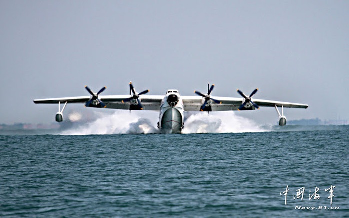 Một máy bay của hải quân Trung Quốc bị rơi ở vùng biển gần thành phố cảng Thanh Đảo năm ngoái. Ảnh: Asian Defence News