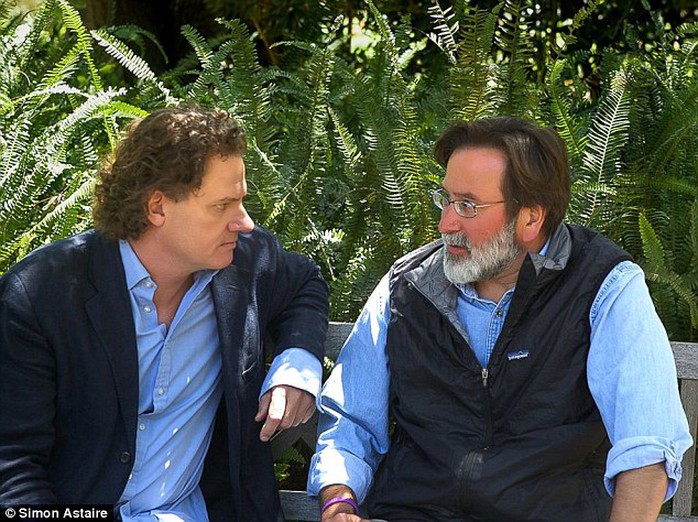 Ông Peter Rodger (trái), cha hung thủ và ông Richard Martinez (phải), cha nạn nhân. Ảnh: Daily Mail