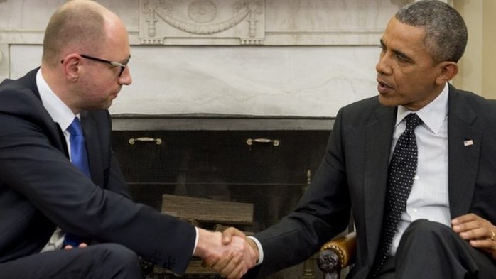Tổng thống Obama (phải) hứa sát cánh với Ukraine. Ảnh: BBC