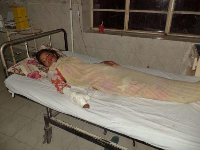 Nạn nhân Saba Maqsood, 18 tuổi, đã qua khỏi nguy kịch. Ảnh: Reuters